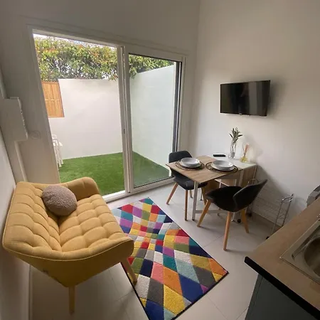 Apartment Nouvelle T3 Mezzanine Et Piscine Valergues